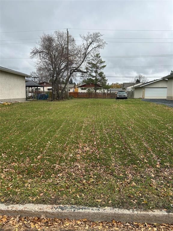 Property Photo:  0 Knowles Avenue  MB R2G 1E1