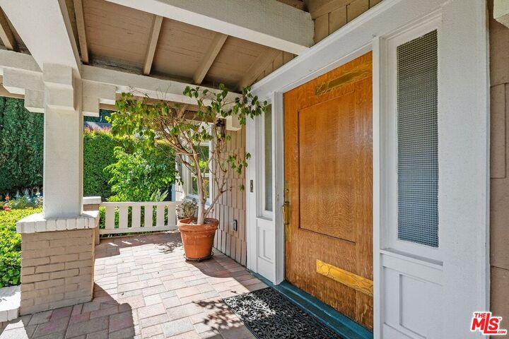 Property Photo:  239 S Gramercy Pl  CA 90004