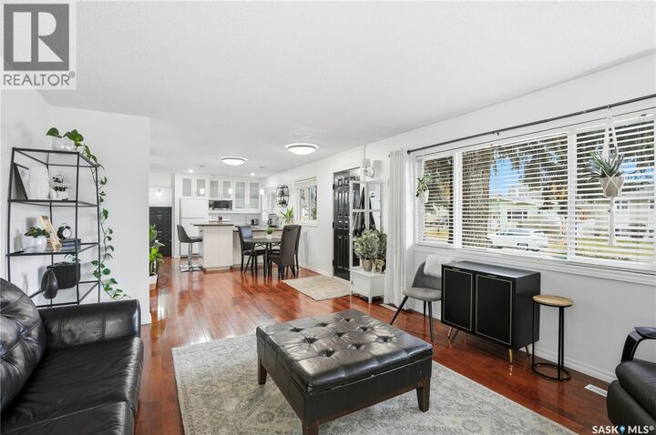 Property Photo: 147 Maclean Crescent SK S7J 2R6