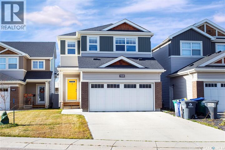 Property Photo:  1049 Kolynchuk Crescent  SK S7T 0X4 