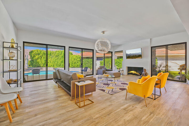 Property Photo:  12 Sussex Court  CA 92270