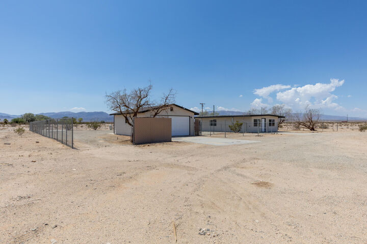 Property Photo:  84417 Amboy Road  CA 92277 