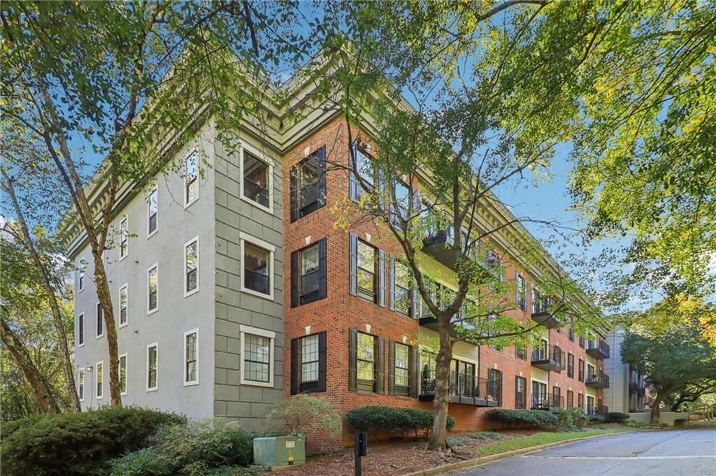Property Photo: 3071 Lenox Road NE 8 GA 30324