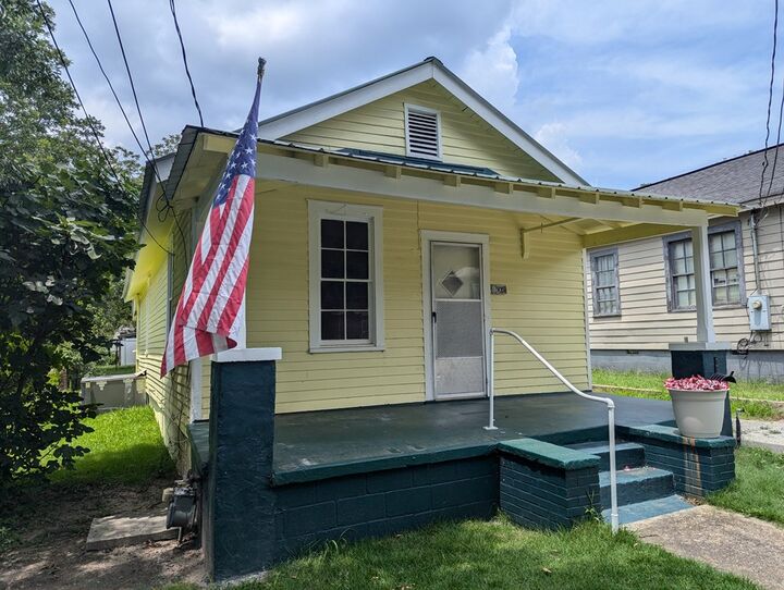 Property Photo:  1905 10th Avenue  AL 36867