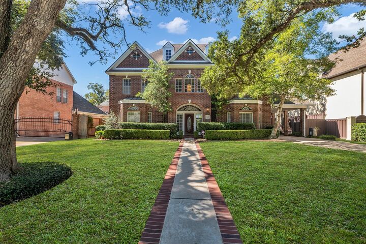 Property Photo:  520 Chelsea Street  TX 77401