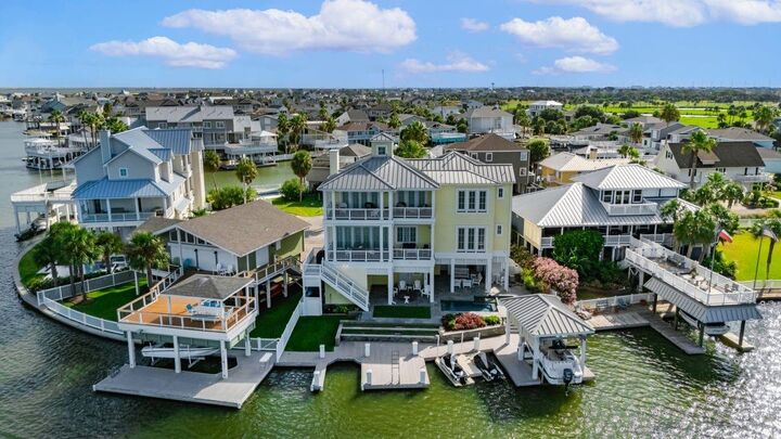 Property Photo: 3509 Petite Circle TX 77554