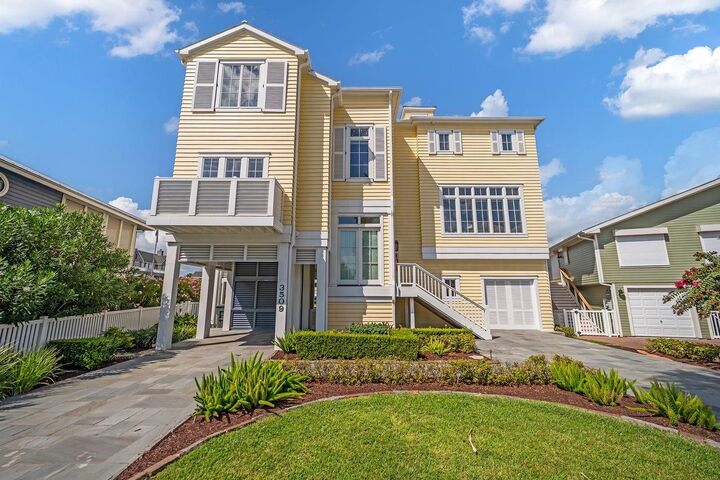 Property Photo:  3509 Petite Circle  TX 77554 