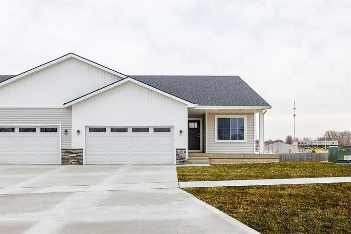 Property Photo: 6519 NE 11th Court IA 50313