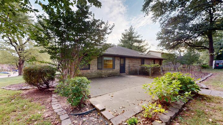 Property Photo: 5610 Saint Catherine Court IN 47630