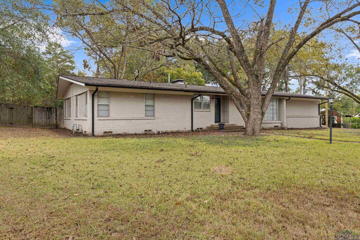 Property Photo:  208 Wildwood  TX 75662