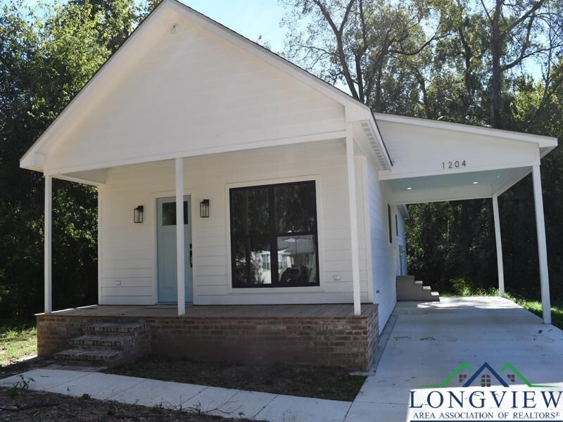 Property Photo:  1204 E Rusk  TX 75670 