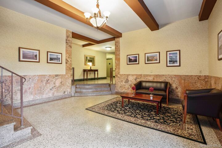 Property Photo:  565 Broadway 1F  NY 10706 