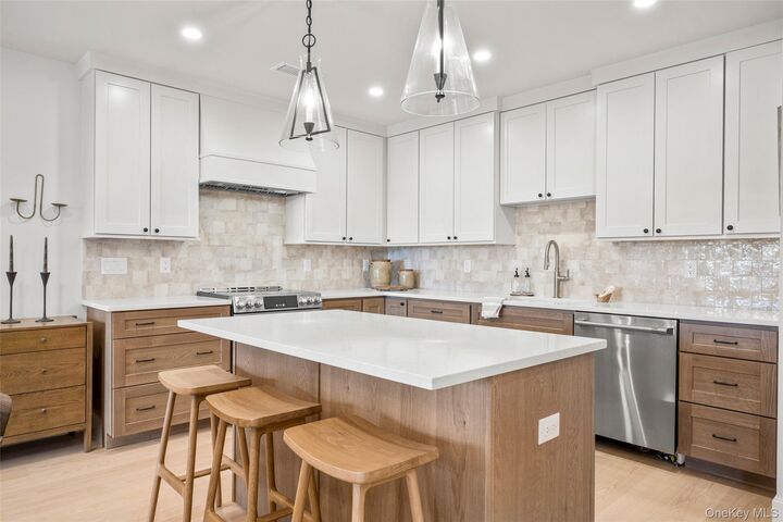 Property Photo:  25 S Riverside Avenue 201  NY 10520 