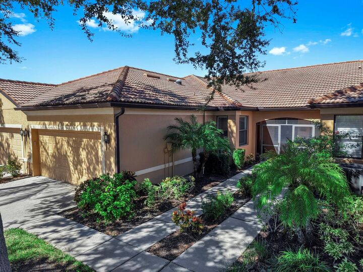 Property Photo:  313 Seneca Falls Drive  FL 33572 