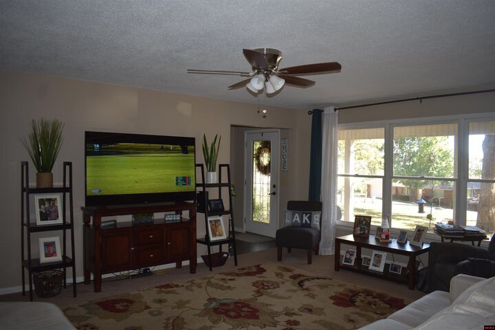 Property Photo:  212 Ridgecrest Drive  AR 72653 