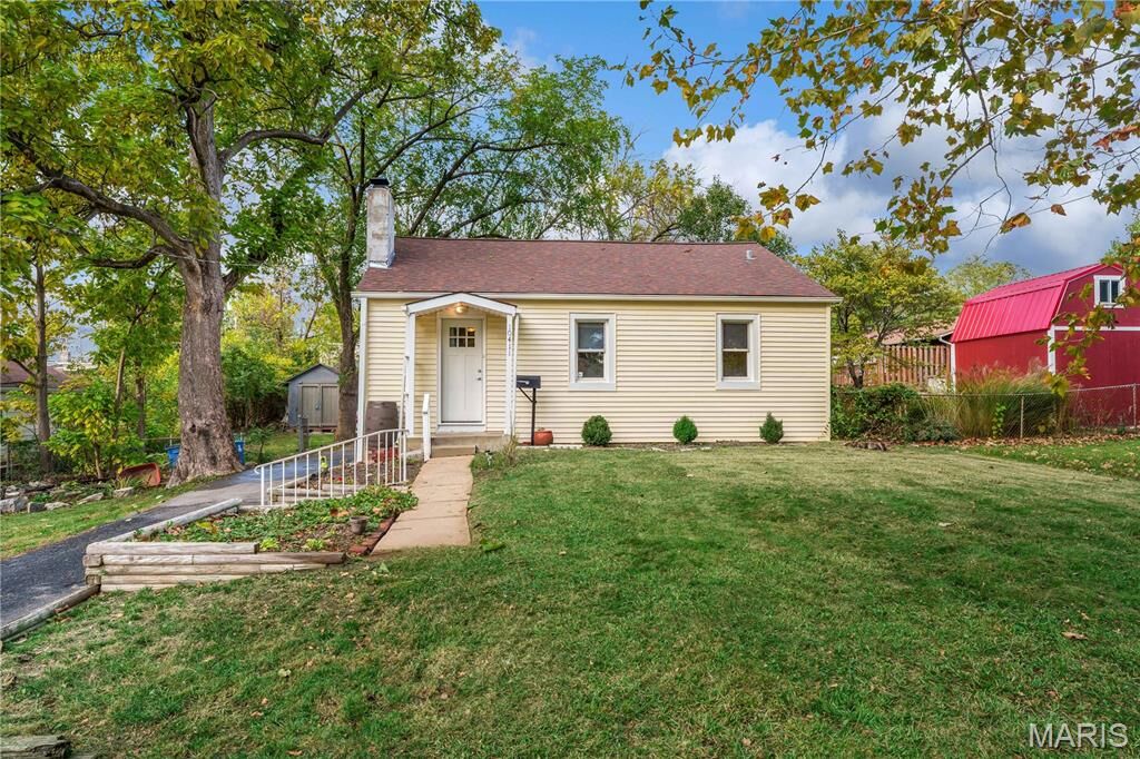 Property Photo:  10411 Maddox Place  MO 63114 