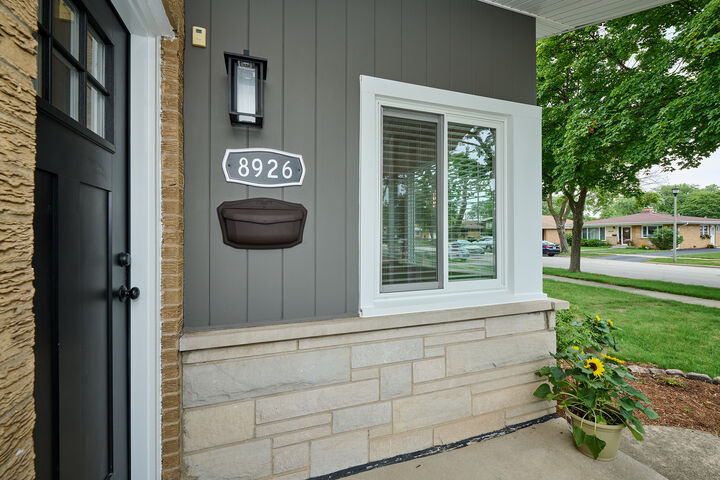 Property Photo:  8926 Natoma Avenue  IL 60053