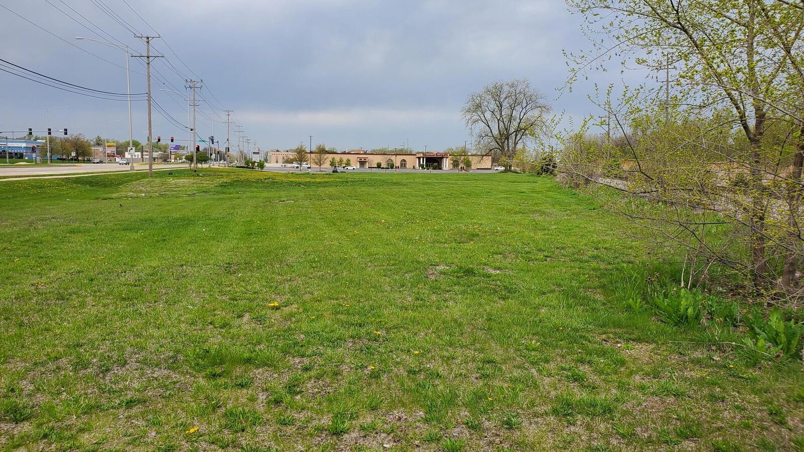 Property Photo:  18W570 W North Avenue  IL 60181