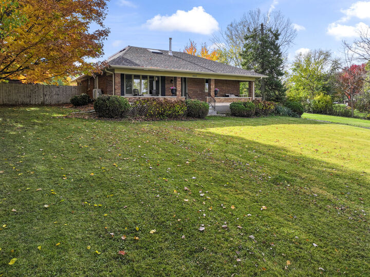 Property Photo: 9510 Knolltop Road IL 60180