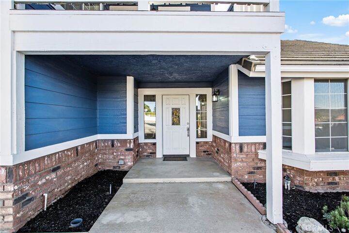 Property Photo: 30471 Caliente Place CA 92587