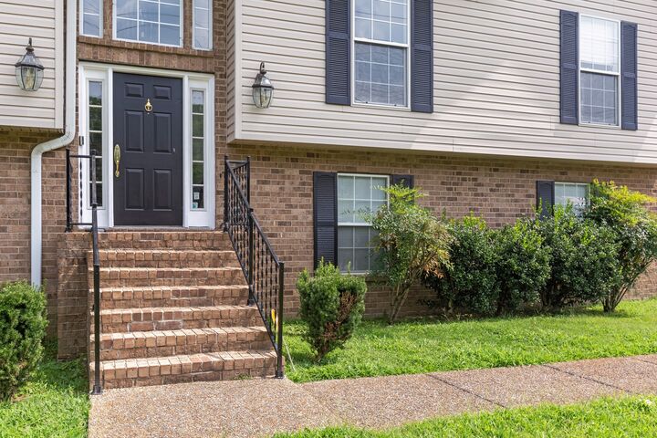 Property Photo:  647 Durrett Dr  TN 37211 