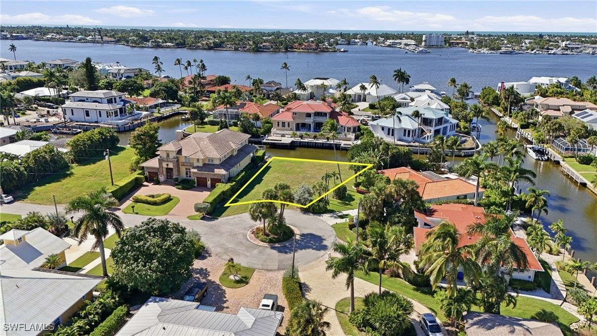 Property Photo:  1510 Mullet Lane  FL 34102