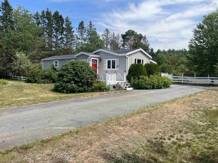 8894 Highway 201 — photo 1