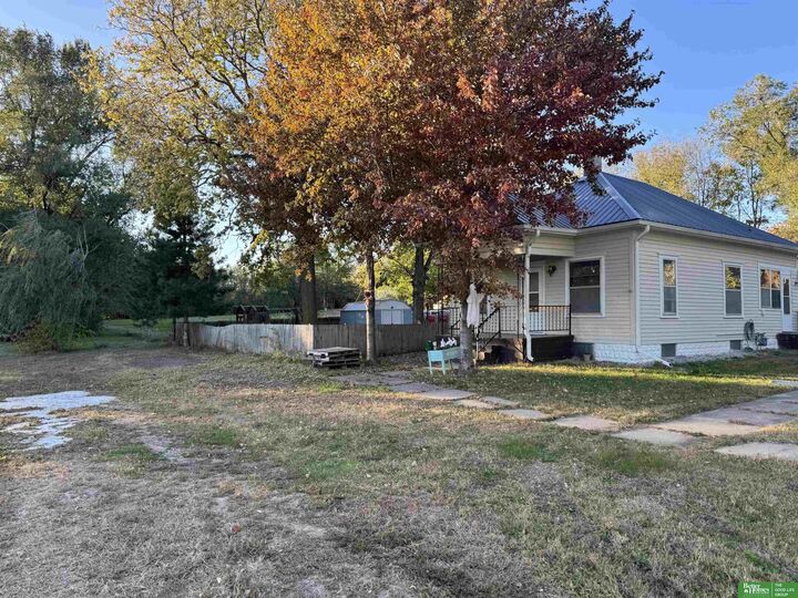 Property Photo: 800 W 9th Street NE 68467