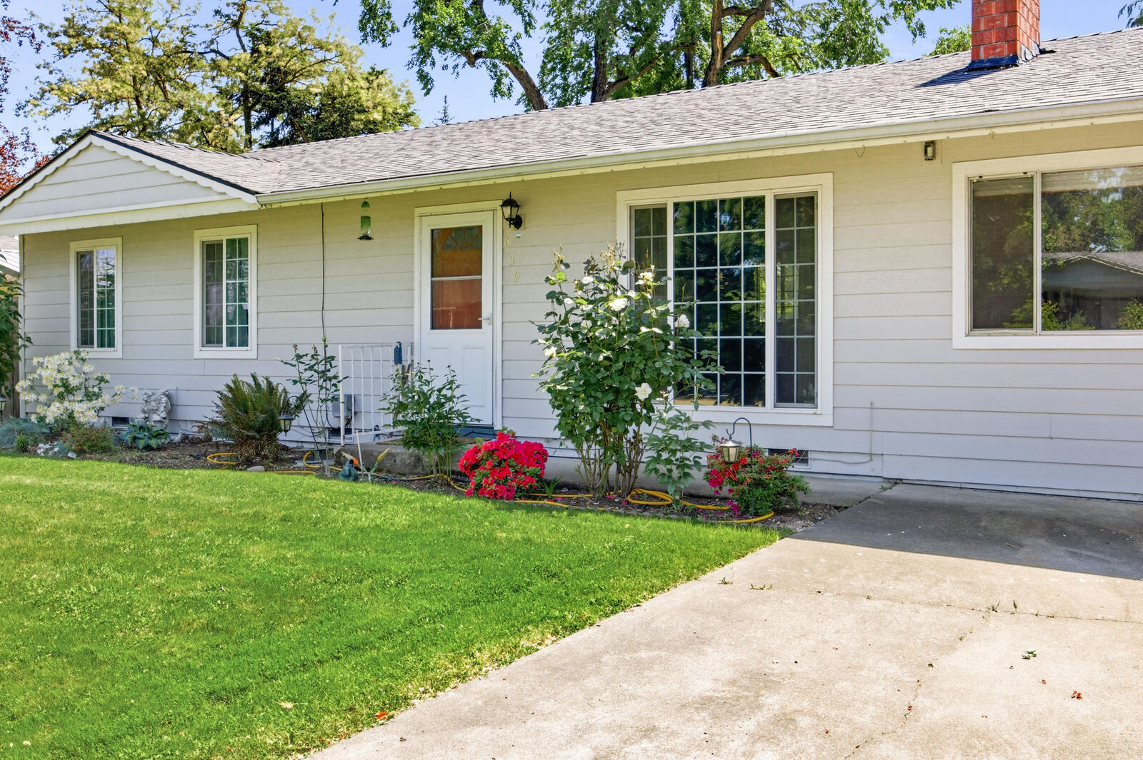 Property Photo: 659 Herman Avenue OR 97501