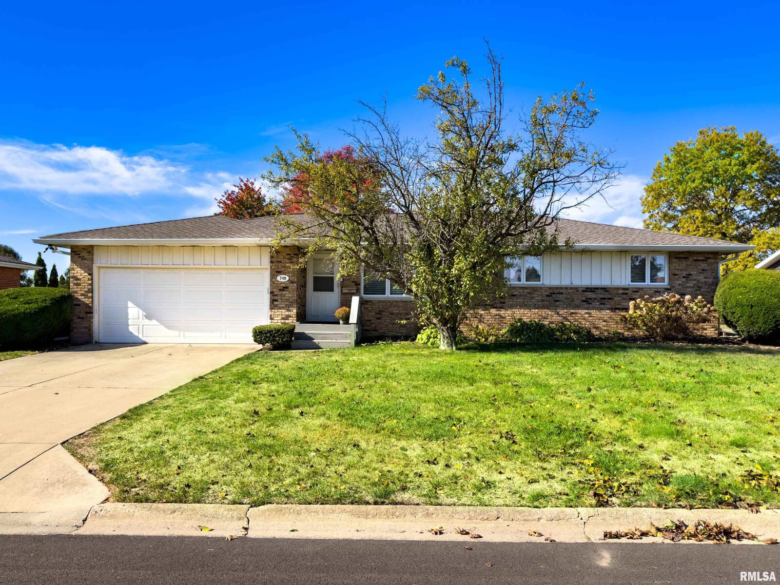 Property Photo: 749 S Columbus Avenue IL 61550