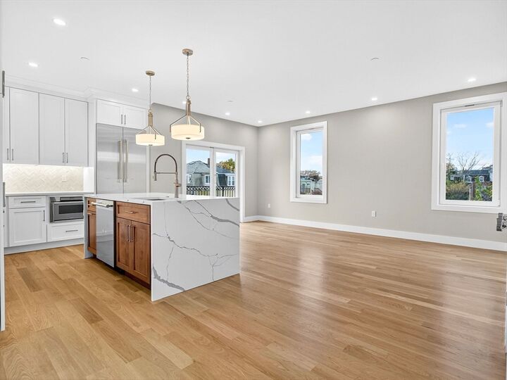 Property Photo:  551 E 7th St 3  MA 02127 