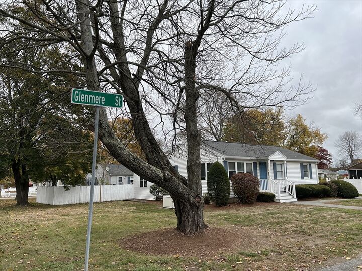 Property Photo:  4 Glenmere St  MA 01852 