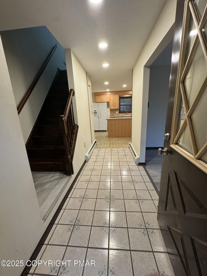 Property Photo:  7 Hillside Court  PA 18301 