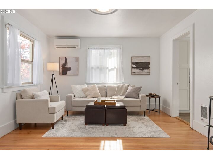 Property Photo:  1672 Lawrence St  OR 97401 