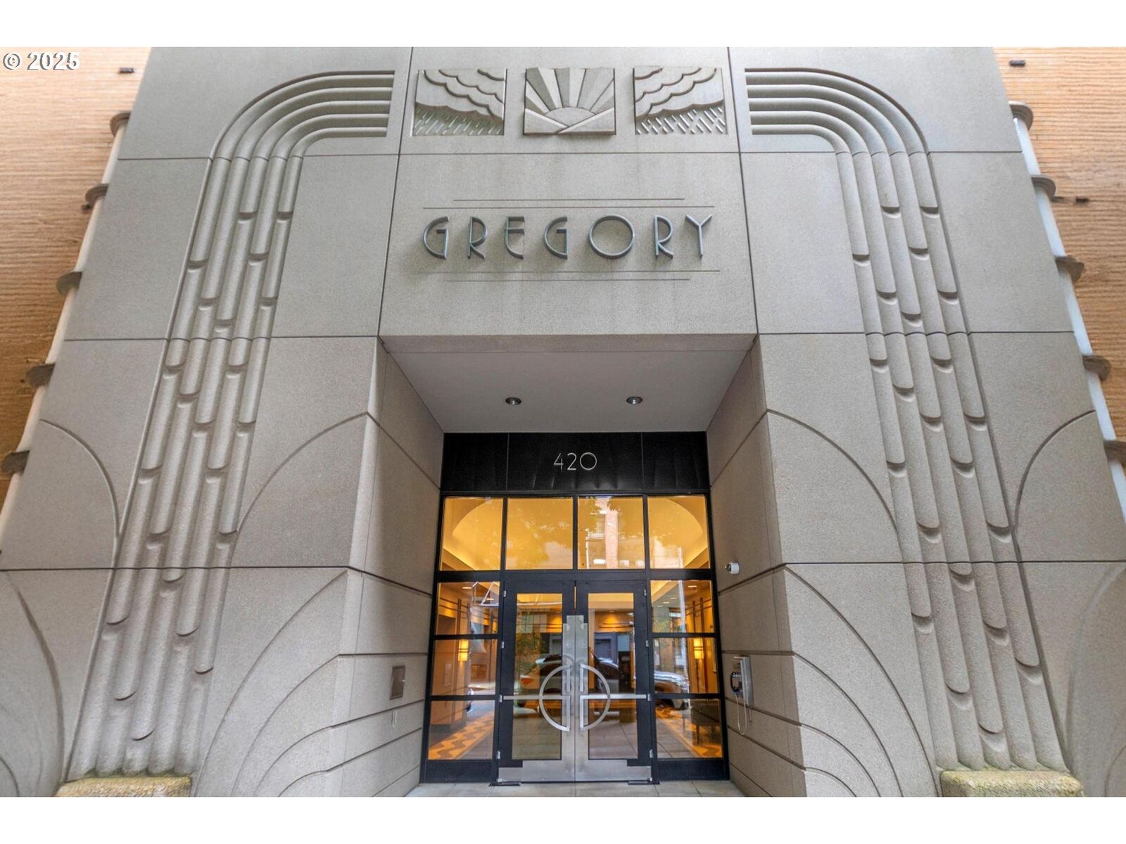 Property Photo: 420 NW 11th Ave 503 OR 97209