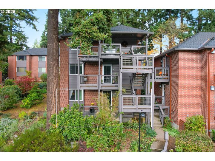 Property Photo:  222 Ridgeway Rd  OR 97034