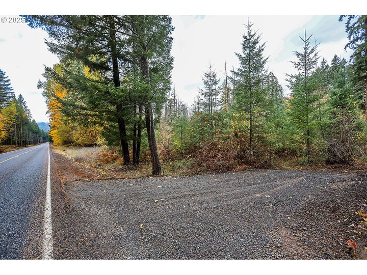 Property Photo: 42 Hawk Meadows Rd WA 98610