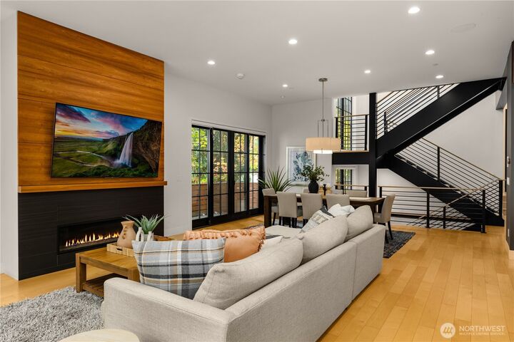 Property Photo: 7002 93rd Avenue SE WA 98040