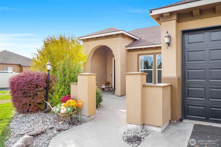 Property Photo:  3052 NE Rd H  WA 98837 