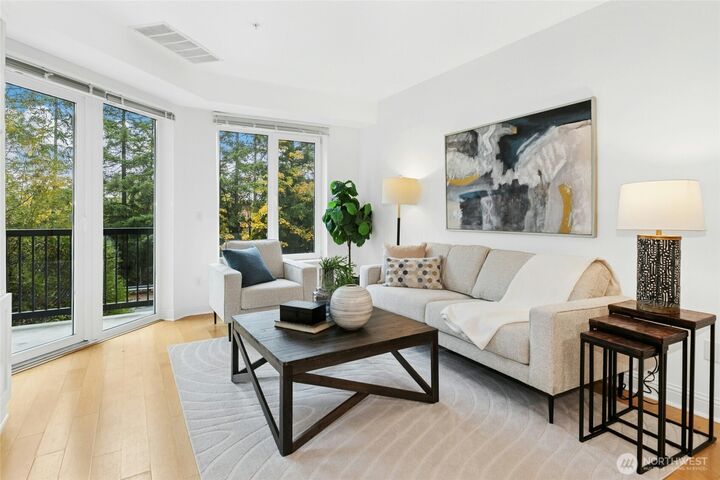 Property Photo: 18707 SE Newport Way 102 WA 98027