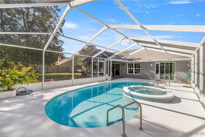 Property Photo: 141 S Highview Avenue FL 34461