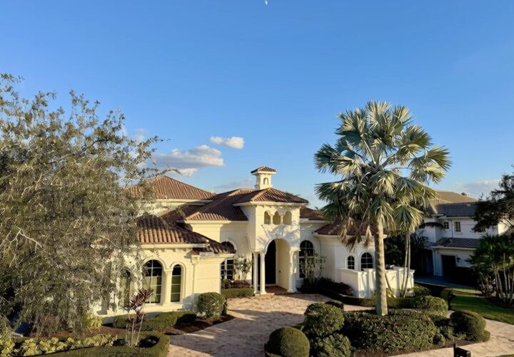 Property Photo: 118 SE Rio Casarano FL 34984