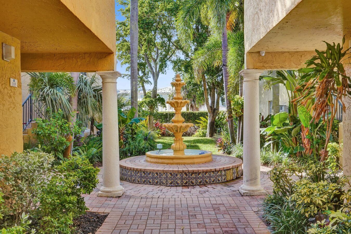 Property Photo:  1020 Lake Shore Drive 105  FL 33403 