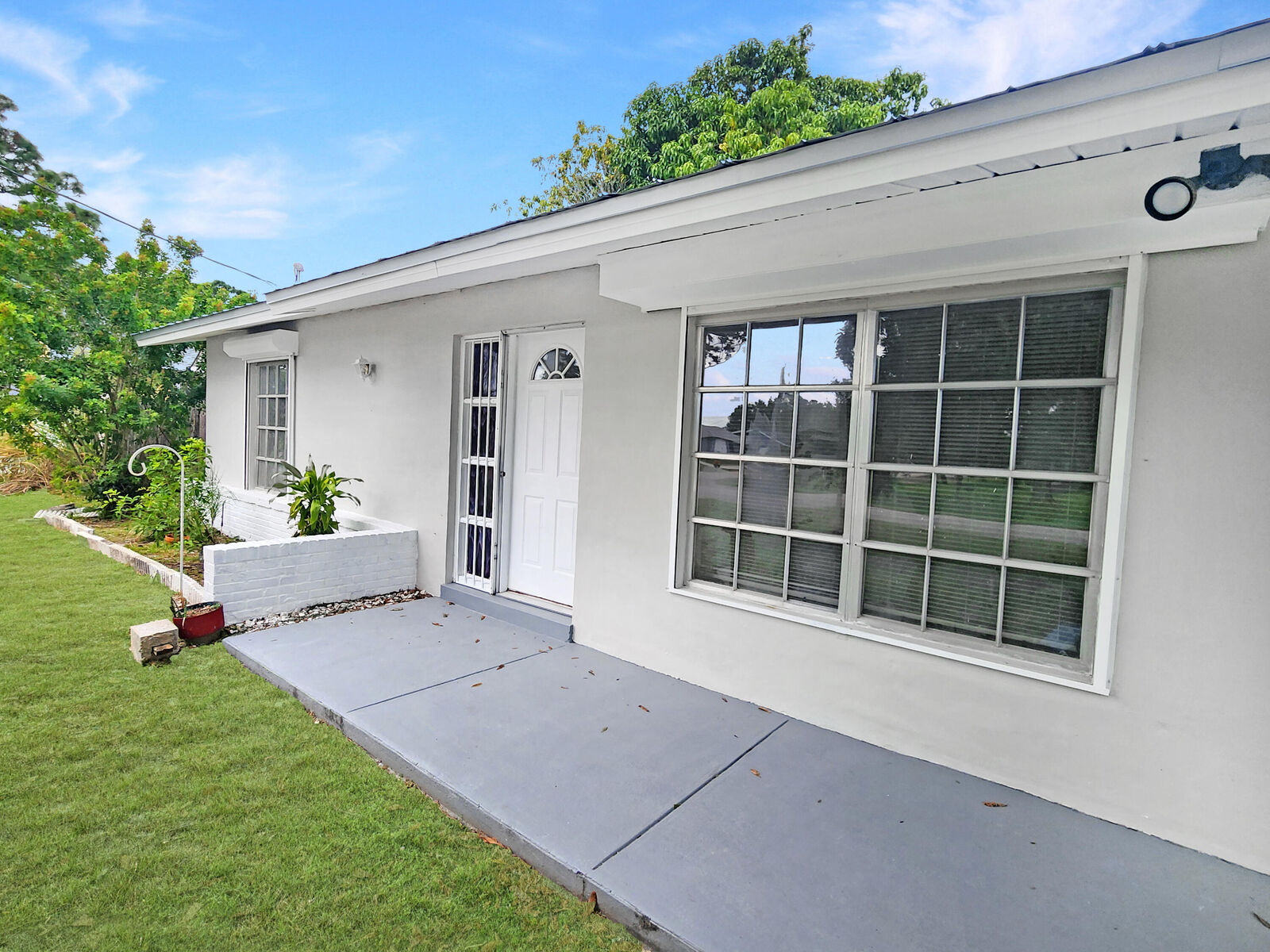 Property Photo: 199 SW Todd Avenue FL 34953