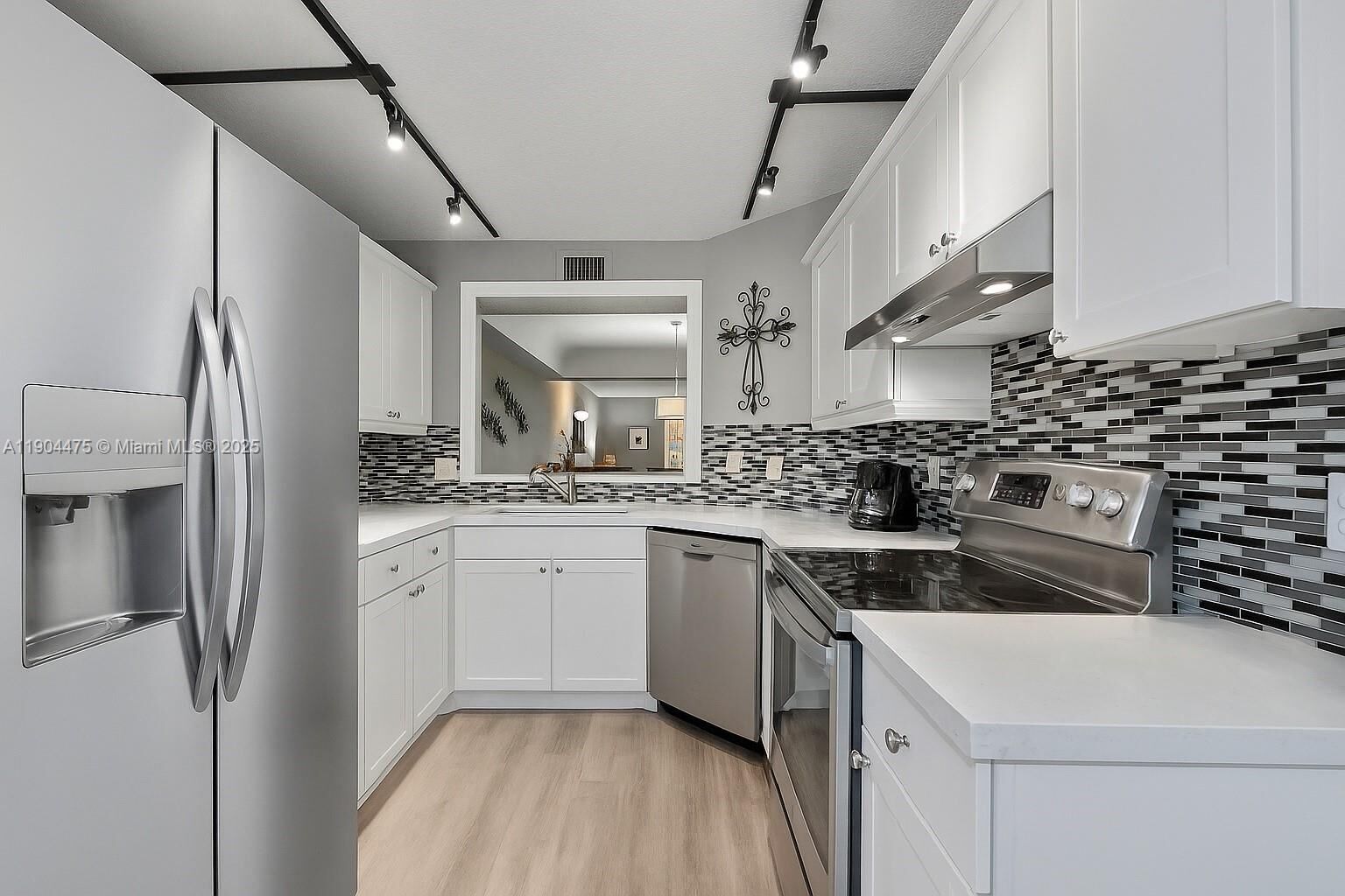 Property Photo: 23249 N Barwood Ln N 102 FL 33428