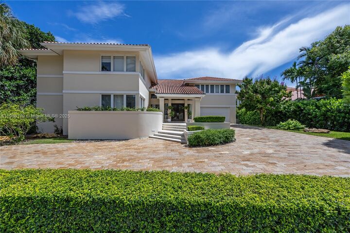 Property Photo:  7141 E Lago Dr  FL 33143