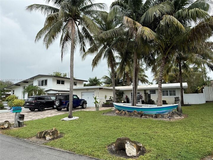 Property Photo:  2524 Key Largo Ln  FL 33312