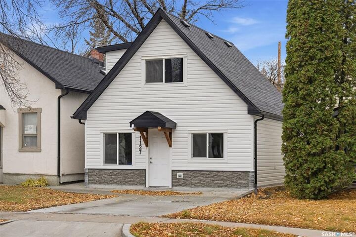 Property Photo:  1127 F Avenue N  SK S7L 1X1 