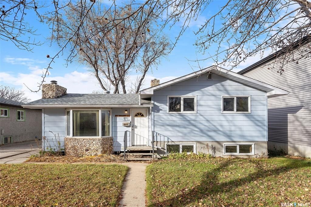 Property Photo:  1513 G Avenue N  SK S7L 2B1