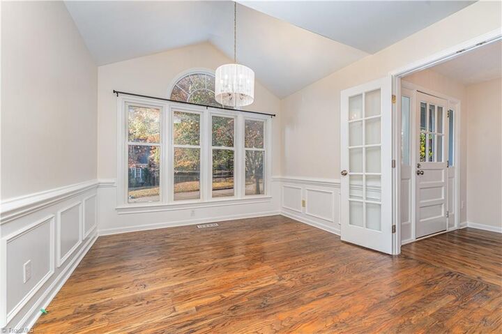 Property Photo:  5 Ivy Brook Court  NC 27407 